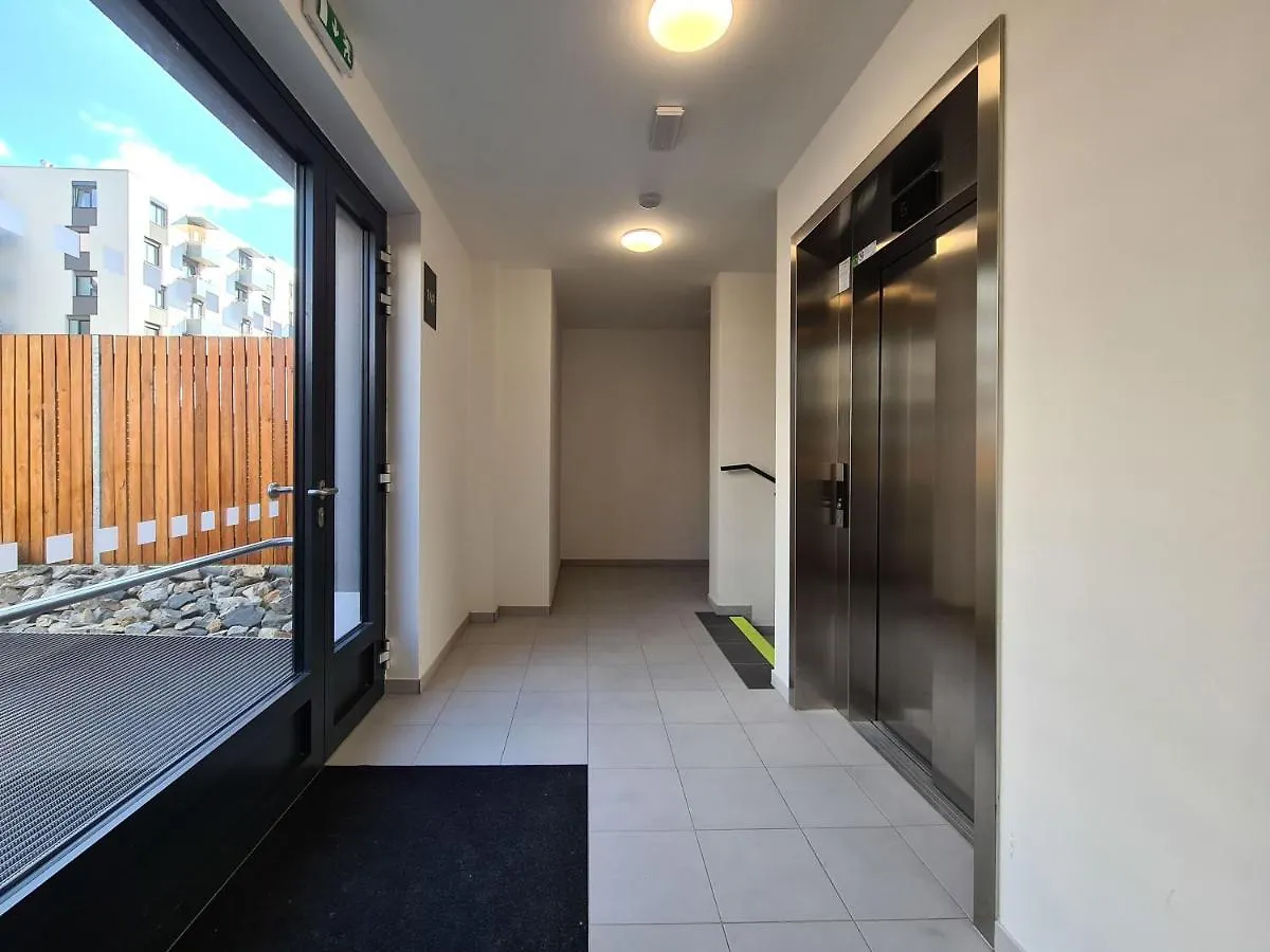Cozy And Modern Apartment Near Brno City Center 0*,